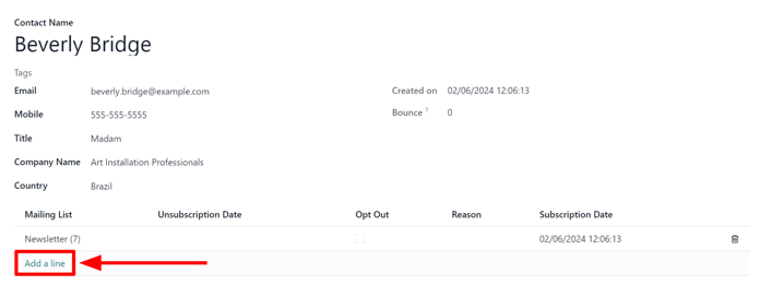 A levelezési listákhoz való sor hozzáadása egy szabványos kapcsolati űrlapon az Odoo Email Marketingben.
