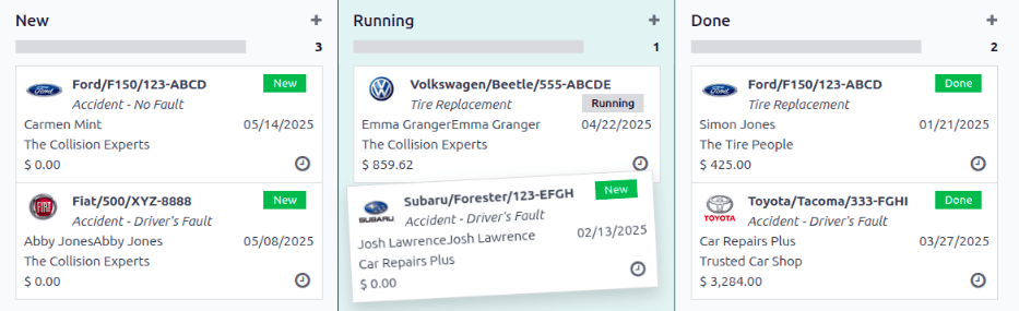 A szakaszok Kanban nézete, ahol egy kártyát húznak és ejtenek a Folyamatban lévő szakaszba.