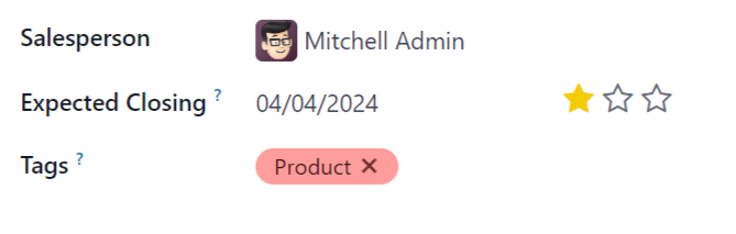 A várható lezárási dátum közeli képe egy leadről a CRM alkalmazásban.