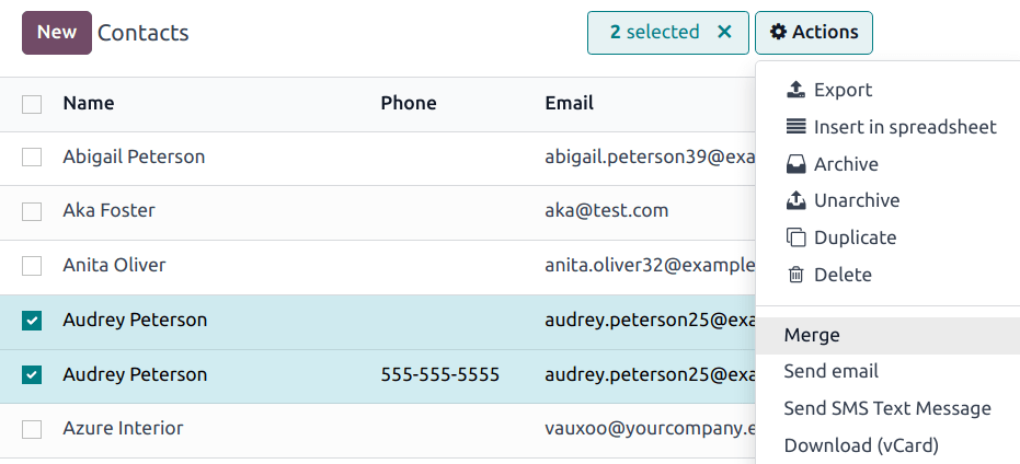 Az egyesítés lehetősége a Kapcsolatok alkalmazásban.