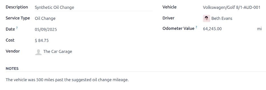 Adja meg az új szolgáltatás adatait. A kötelező mezők a Szolgáltatás típusa és a Jármű.