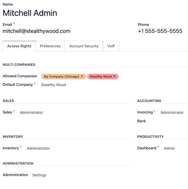 Egy felhasználói űrlap nézete, kiemelve a hozzáférési jogok fület az Odoo-ban.