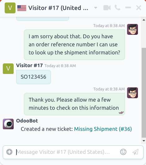 A chatablak nézete egy Odoo Live Chat-ben létrehozott helpdesk jeggyel.