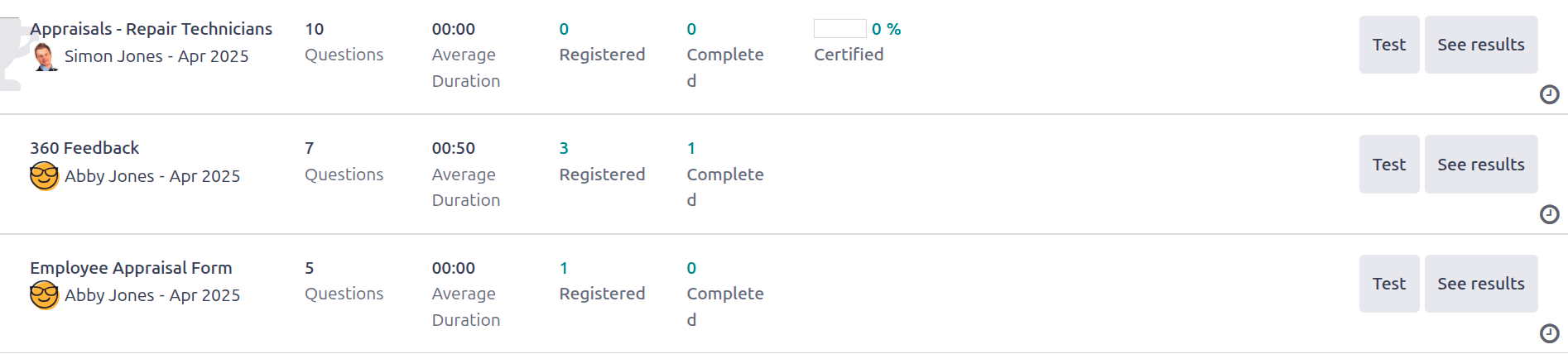 Az Értékelések alkalmazásban elérhető összes felmérés listanézete.